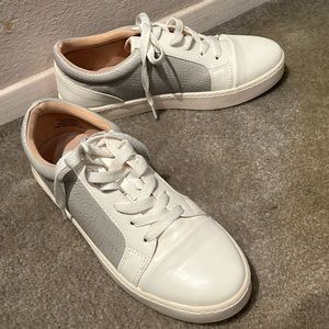 Journee size 8W new never worn sneakers